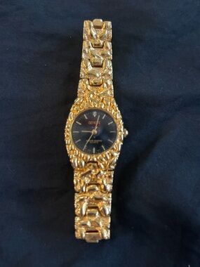 Geneve Gold Women's Nugget Bracelet Watch with Black Dial